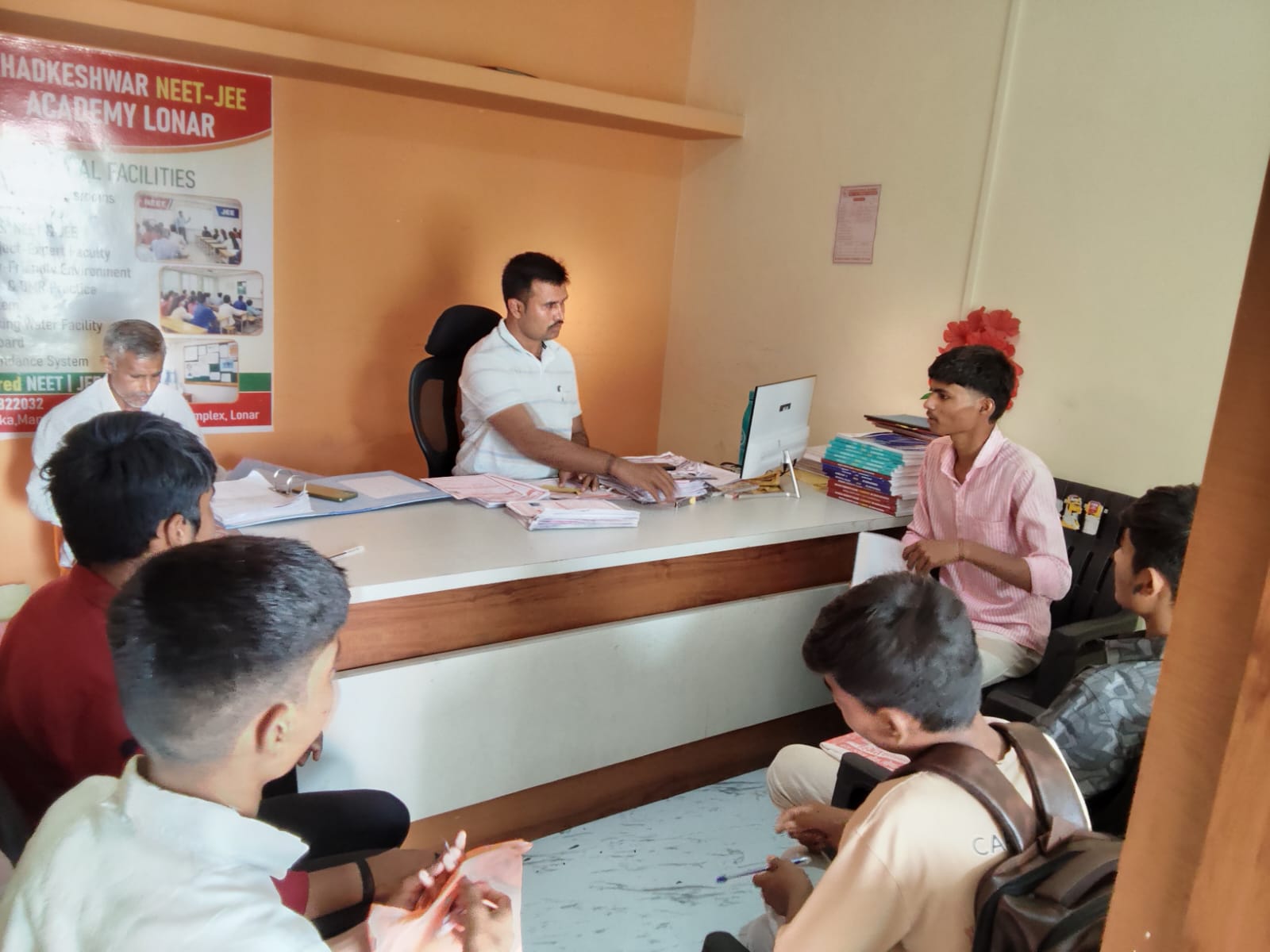 Students attending an academic counselling and guidance session at Khadkeshwar NEET-JEE Academy, Lonar.