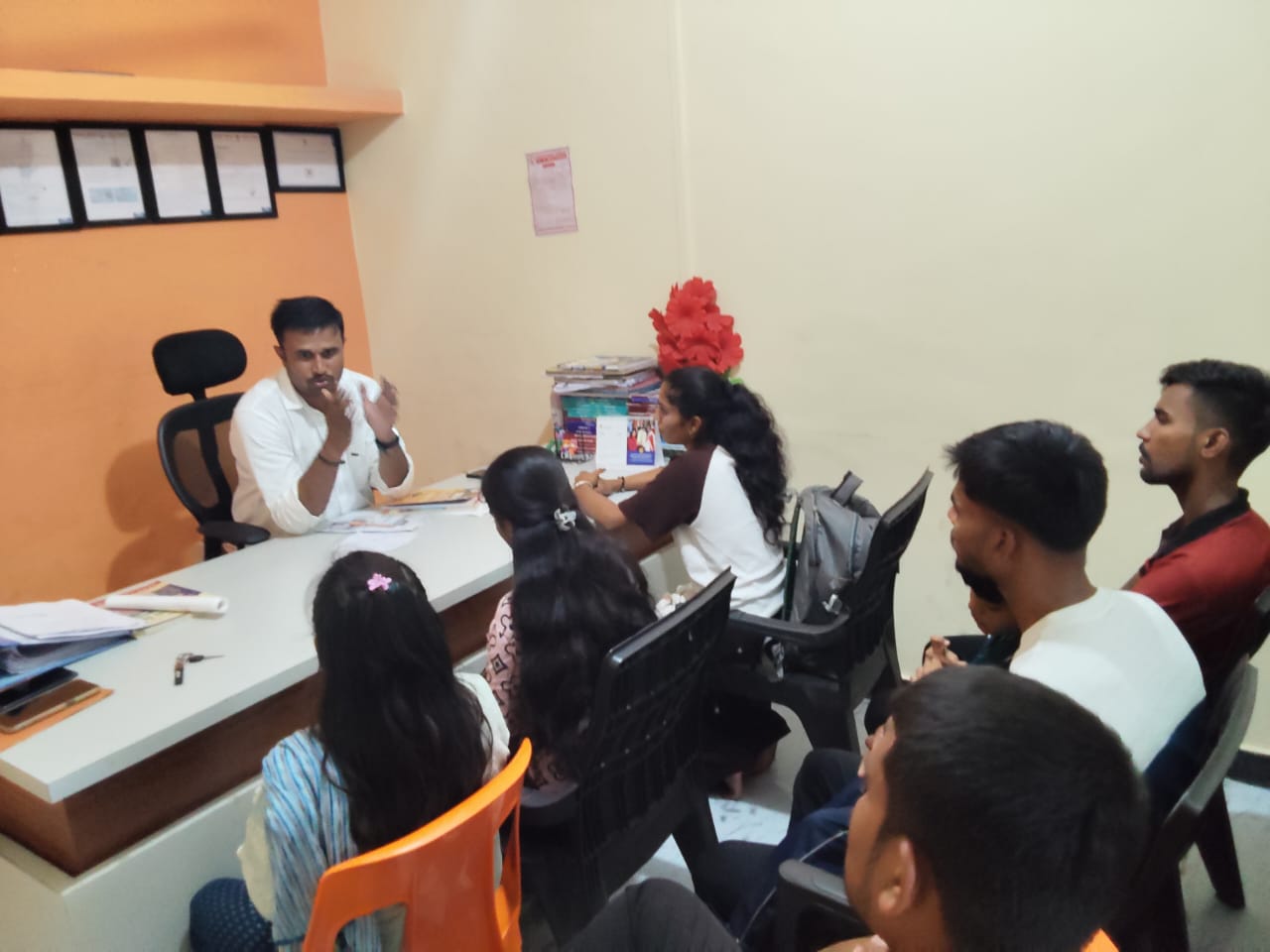 Students attending an academic counselling and guidance session at Khadkeshwar NEET-JEE Academy, Lonar.